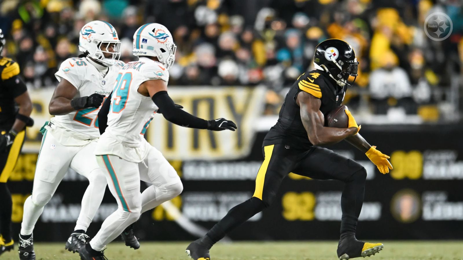 Dez Bryant Seriously Believes Steelers Can Win Super Bowl With The Way DK Metcalf Played Against Miami (Steelers News). Photo by Alysa Rubin / Pittsburgh Steelers