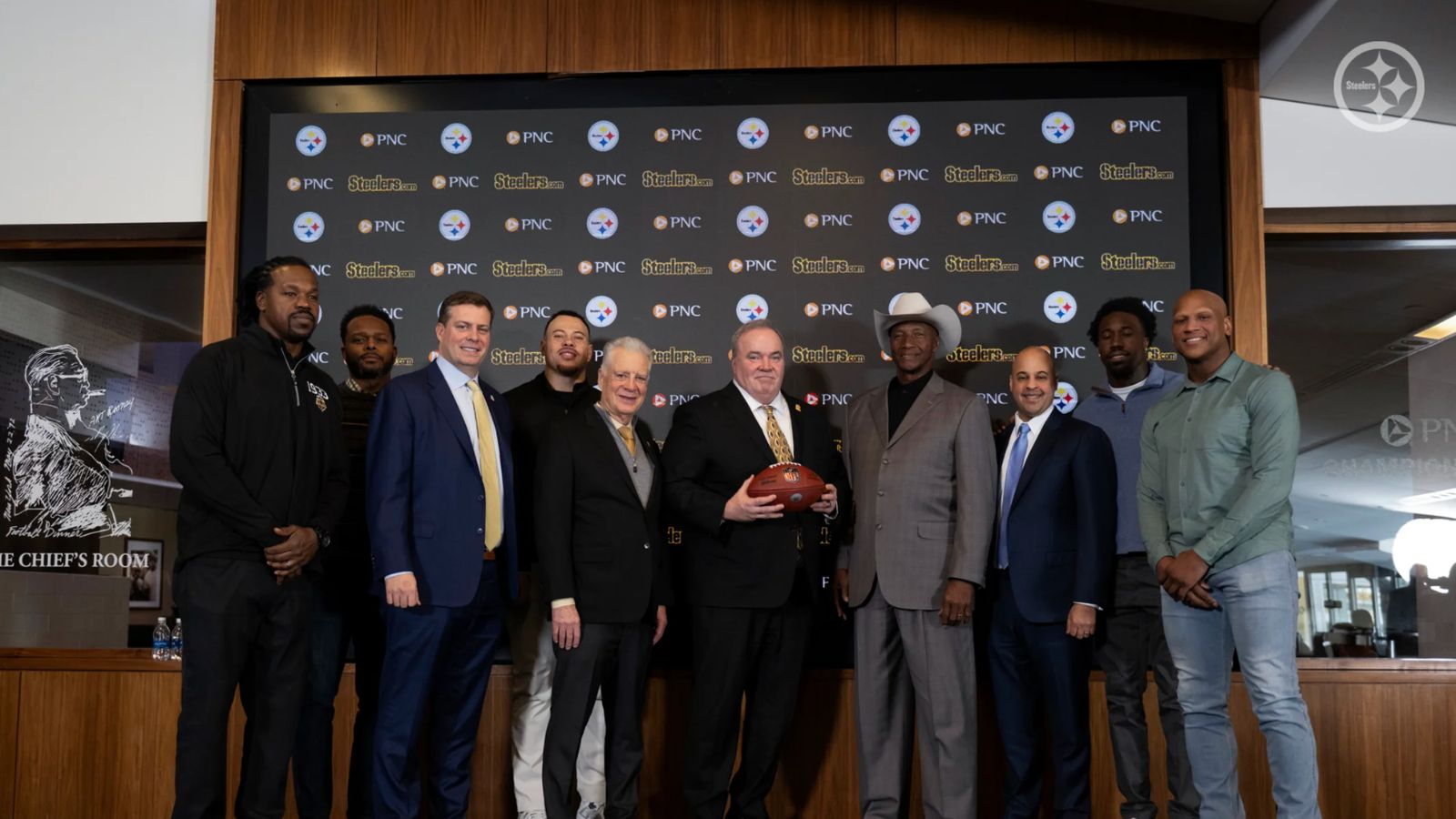 Mike McCarthy Makes A Big Splash By Adding Former Steelers Defender To Coaching Staff (Steelers News). Photo by Taylor Ollason / Pittsburgh Steelers