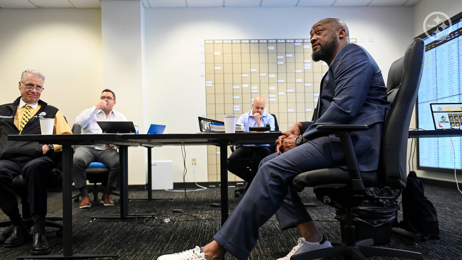 Steelers Fans Get Warning About Pittsburgh's Intentions With First-Round Pick: "Be Prepared" (Steelers News). Photo by Karl Roser / Pittsburgh Steelers