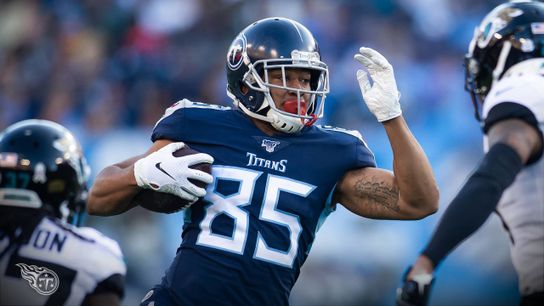 Former Titans TE MyCole Pruitt running with the football. Steelers' MyCole Pruitt