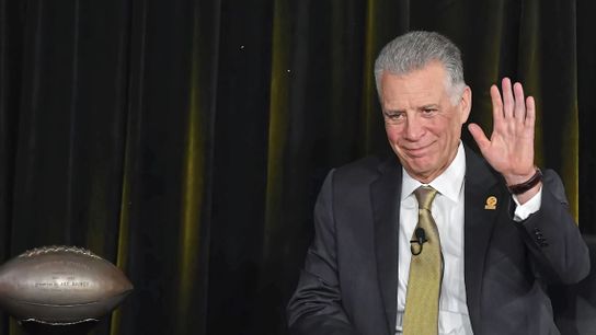 Steelers’ Art Rooney II Is Gambling Everything To Help Pittsburgh Win Now; It’s Time For Fans To Praise Him (Steelers News)