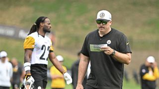 Steelers Offense Lights Up The Defense In High-Energy Seven Shots Showdown (Steelers News). Photo by Sebastian Foltz / Post-Gazette