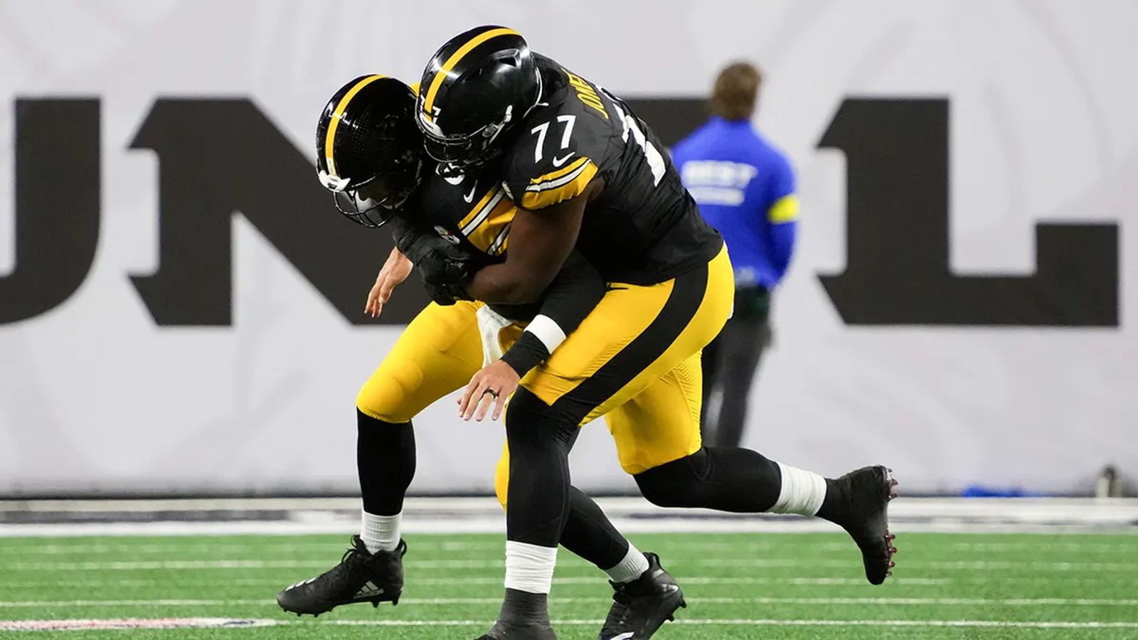 Steelers' Broderick Jones Fires Off Funny Warning To Aaron Rodgers After Making Him Very Angry (Steelers News). Photo by Dylan Buell / Getty Images