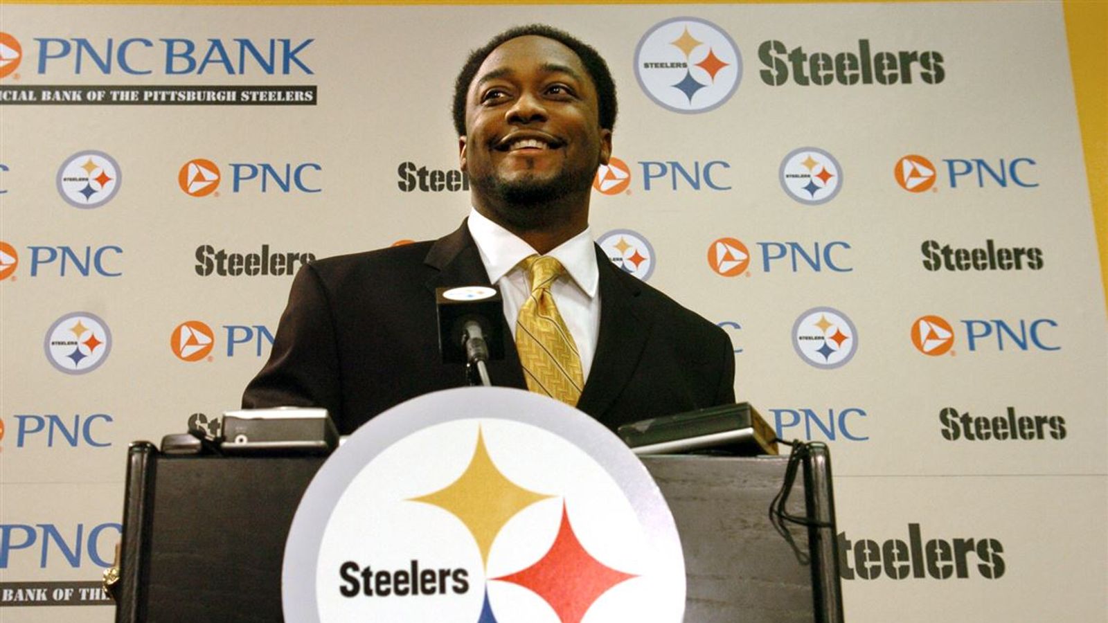 Steelers Falling In Love With Under-The-Radar Head Coach Candidate Just Like 2007 (Steelers News). Photo by Doug Benc / Getty Images