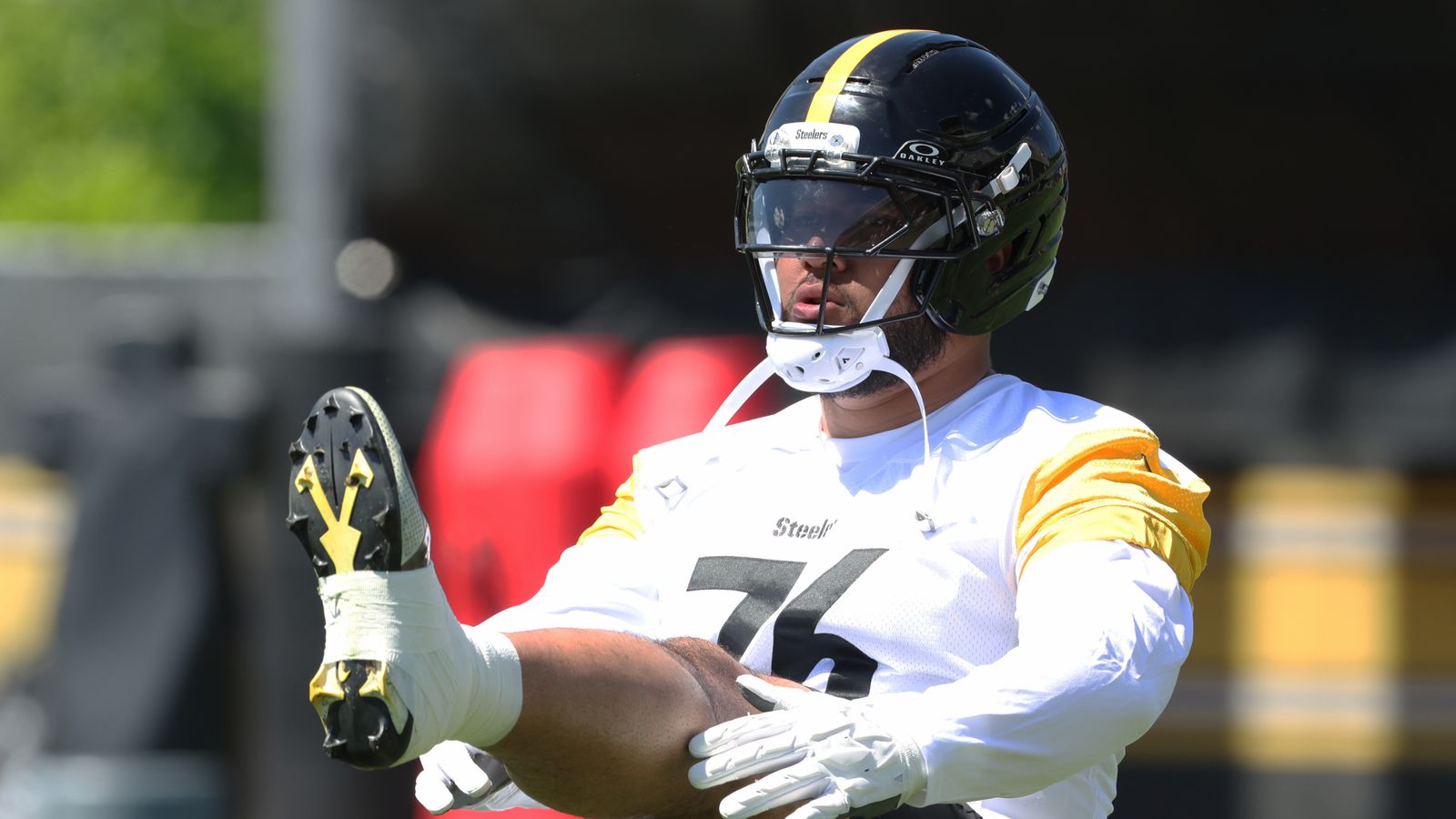 "We All Remember What Happened": Steelers' Troy Fautanu Might Be The Most Critical Player In 2026 (Steelers News). Photo by Charles LeClaire / Imagn Images