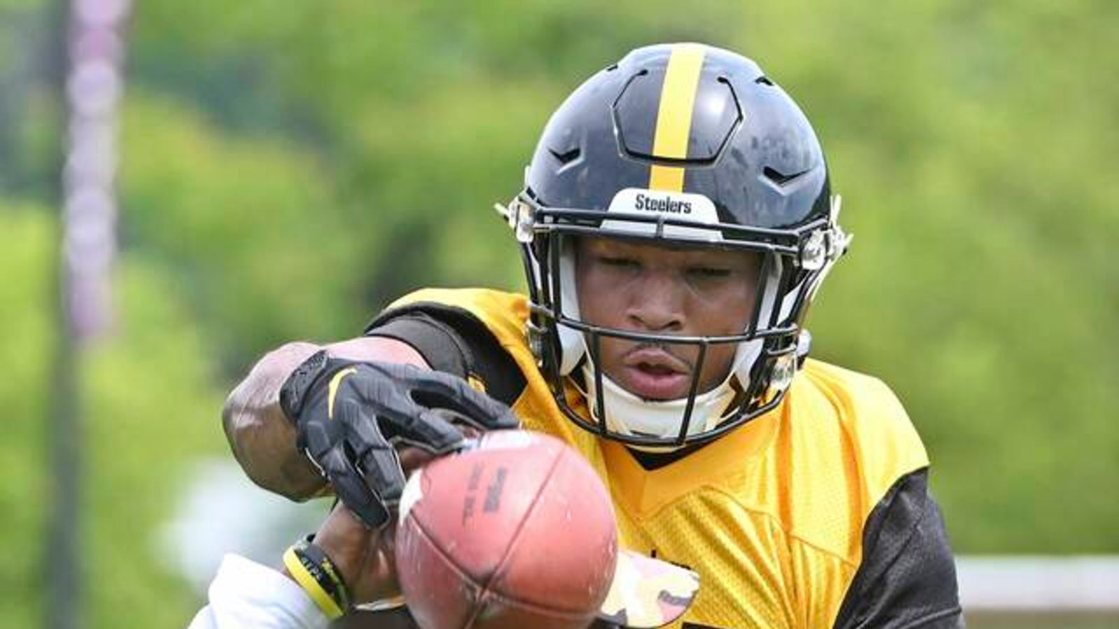 Steelers Bring Back A Familiar Face: LB Jacoby Windmon (Steelers News). Photo by Chaz Palla / TRIB LIVE