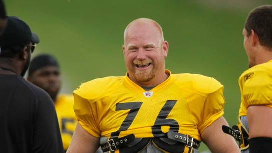 Steelers defensive tackle Chris Hoke. Steelers defensive tackle Chris Hoke.
