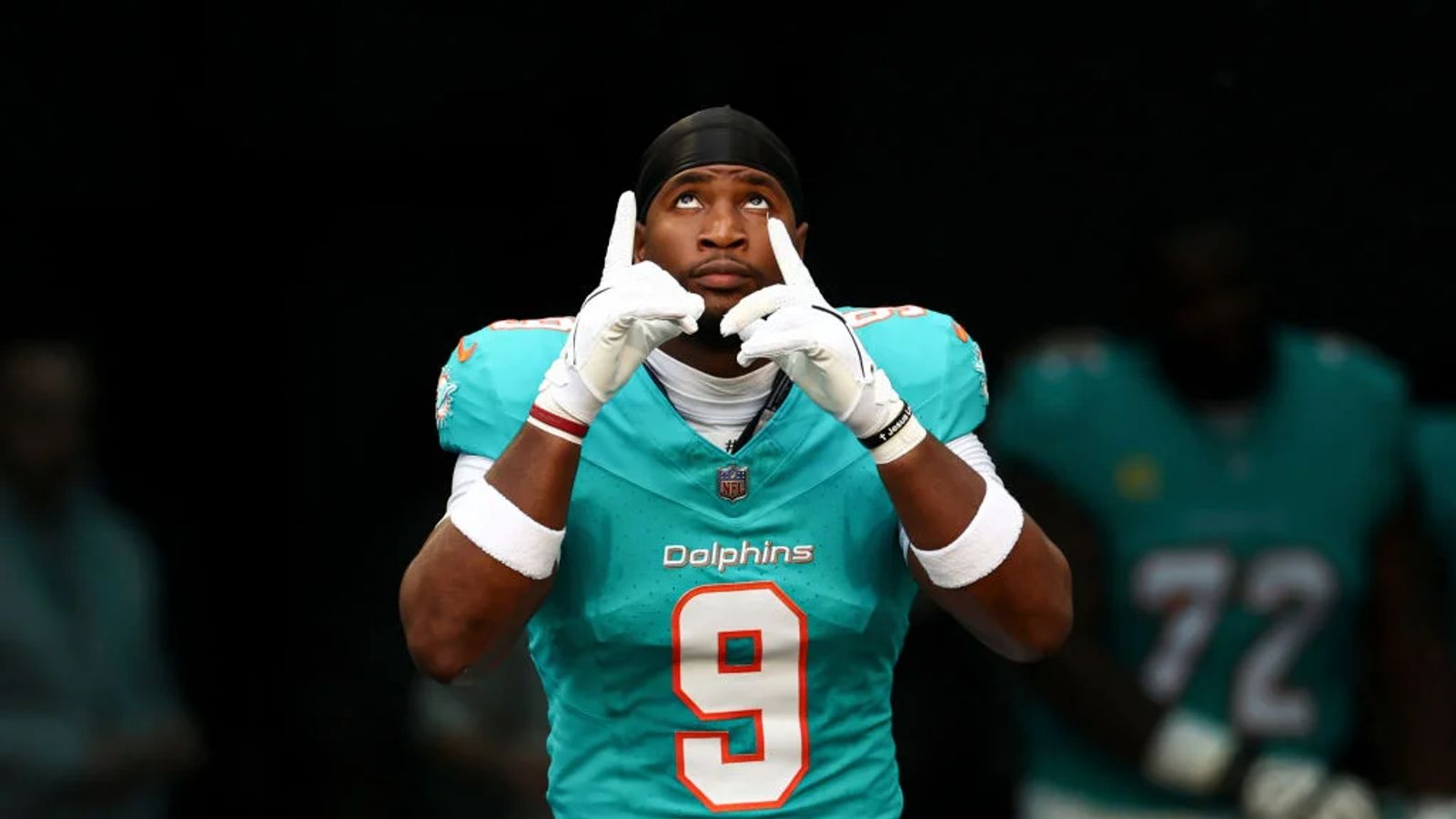 Steelers' Jonnu Smith Reveals Dolphins' Deep Locker Room Issues That Led To Trade With Pittsburgh (Steelers News). Photo by Kevin Sabitus / Getty Images